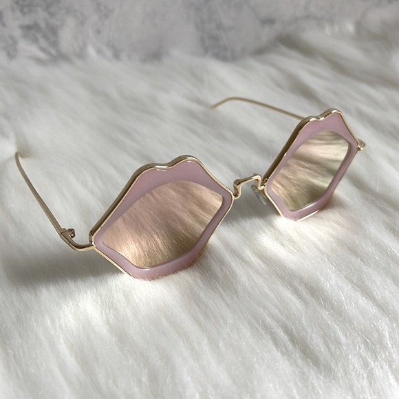 Rose Gold Mirror Sunglasses - Picture 6 of 6